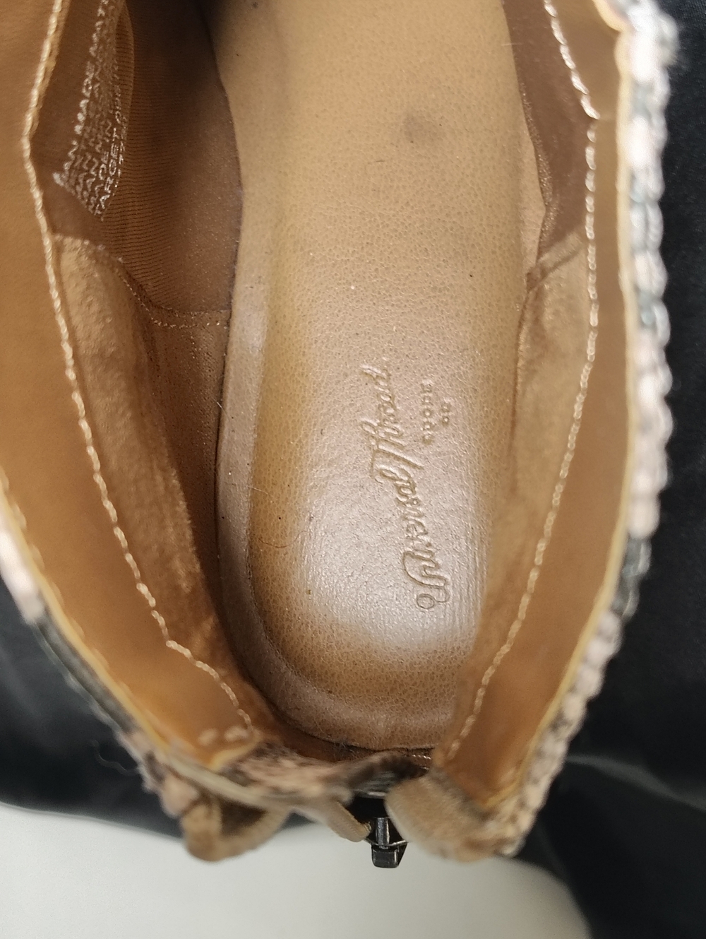 University Thread Boots - Picture 6 of 7